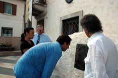 Marcorè osserva la I Stazione
