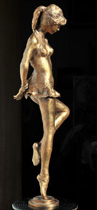 BALLERINA IN PIEDI